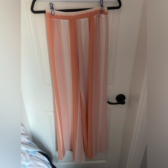 Style Rack Pants - ✅Super cute size small wide leg pant